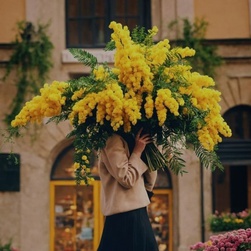 C 8 Марта! Цвети, Сияй, Люби!